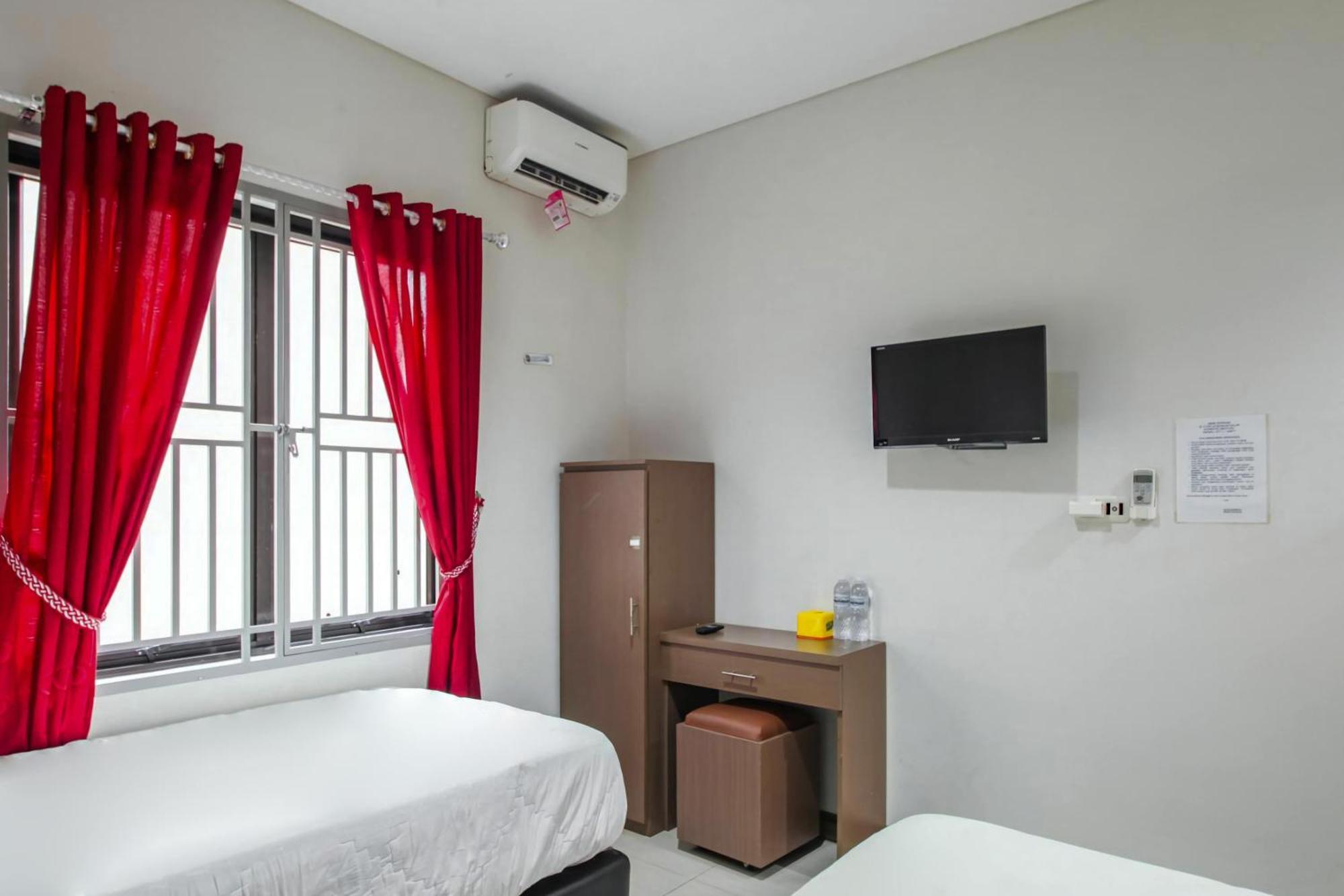 Capital O 93589 Hotel Wongso Syariah Pangkal Pinang Buitenkant foto